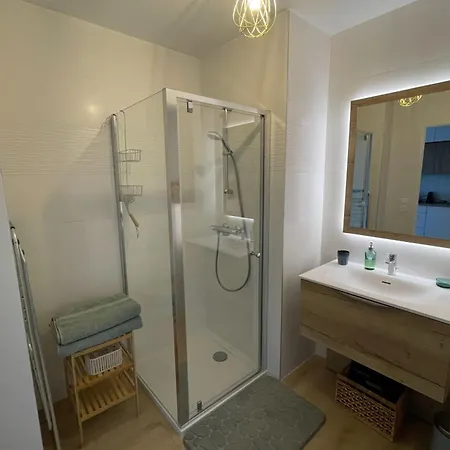 Modern - Terrace - Pool 公寓 *