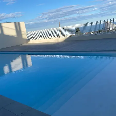 アパート Modern - Terrace - Pool ヴィルヌーヴ・ルベ