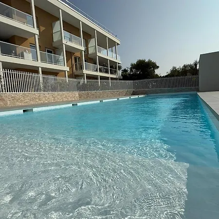 Modern - Terrace - Pool * ヴィルヌーヴ・ルベ
